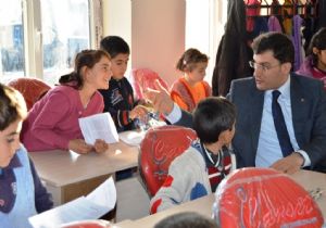 Kaymakam Öz öğrencileri sevindirdi